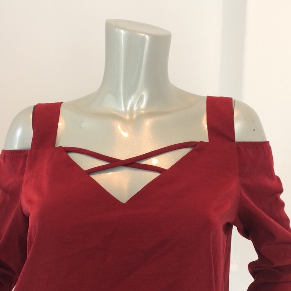 Shades of Blonde Long Sleeve Red Top  Blouse Cut out Accent Light Weigh  Size L - Picture 4 of 7